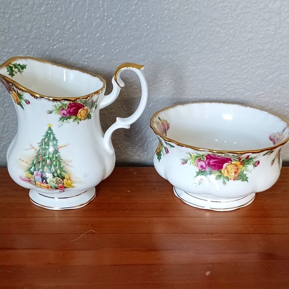 Vintage Royal Albert Christmas Magic Country Roses 1990 Creamer Sugar Bowl